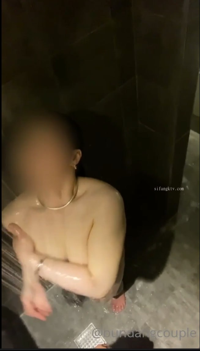 乡村丶寻花甜美大奶小少妇 喜欢慢慢玩隔着内裤揉穴 脱掉舔逼埋头口交 张开双腿进出大力猛操
